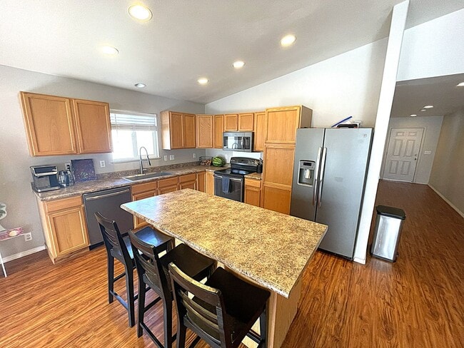 Building Photo - Beautiful 3-Bedroom, 2-Bath Single-Level H...