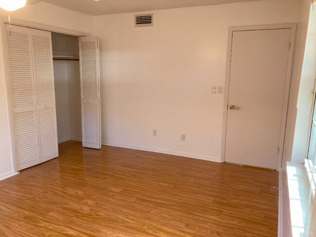 Building Photo - 207 E St