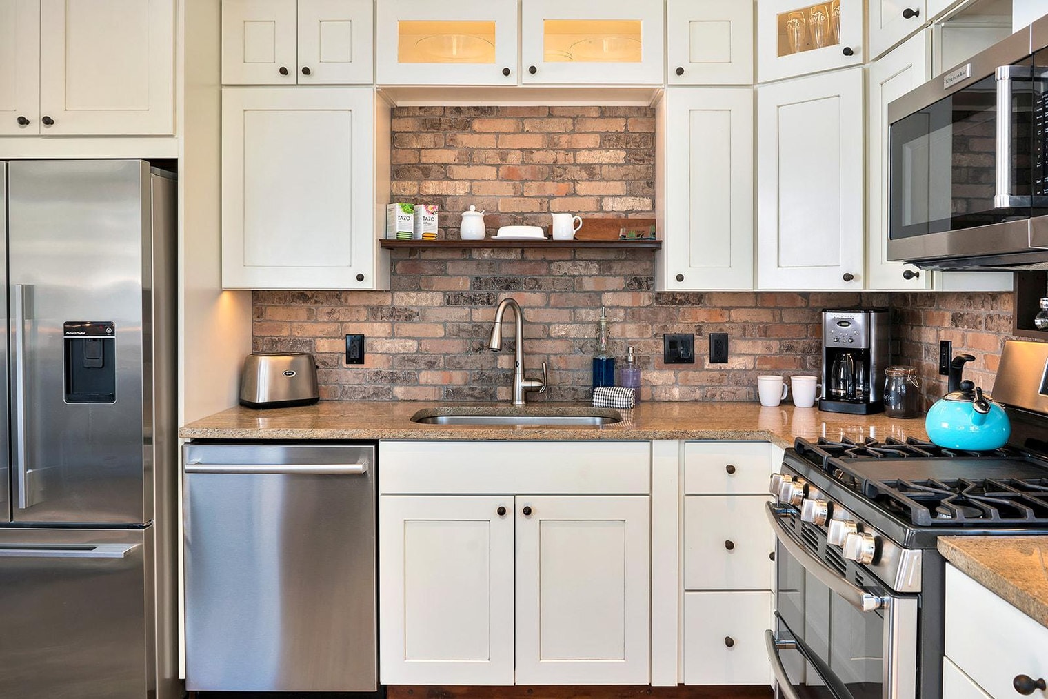 Building Photo - 747 W Pacific Ave