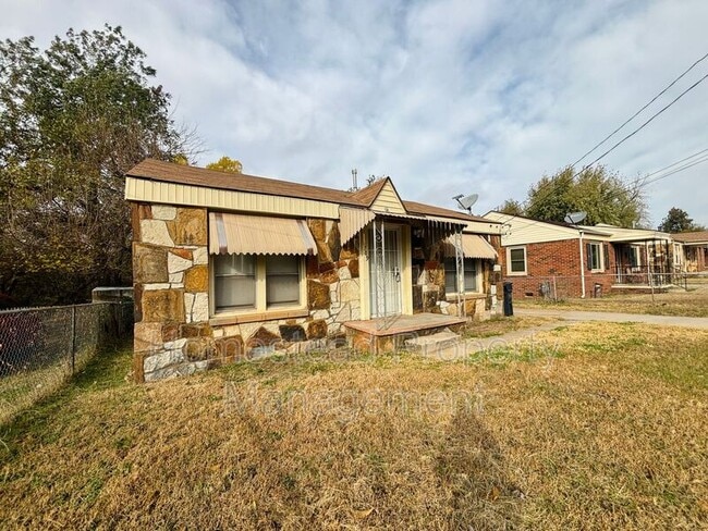 Primary Photo - 1709 N Page Ave