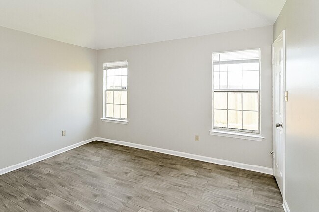Building Photo - 6464 Elmwood Cove
