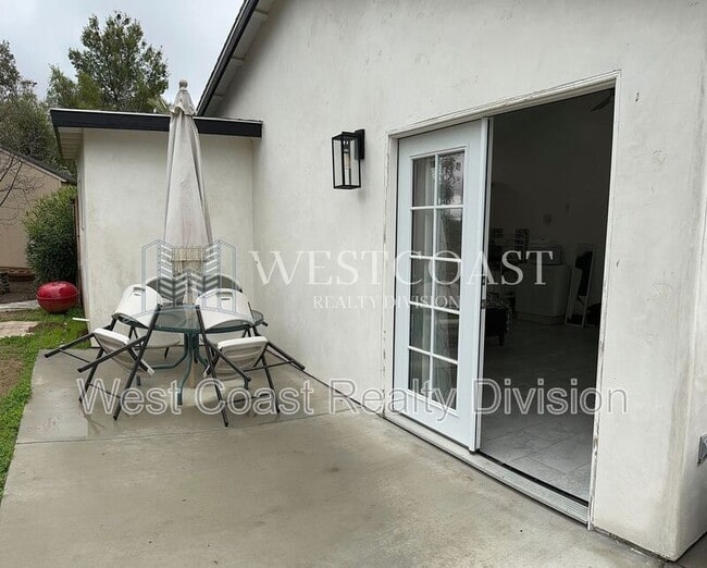 Building Photo - 35975 Glen Oaks Rd