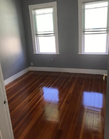 Building Photo - 835 Fellsway