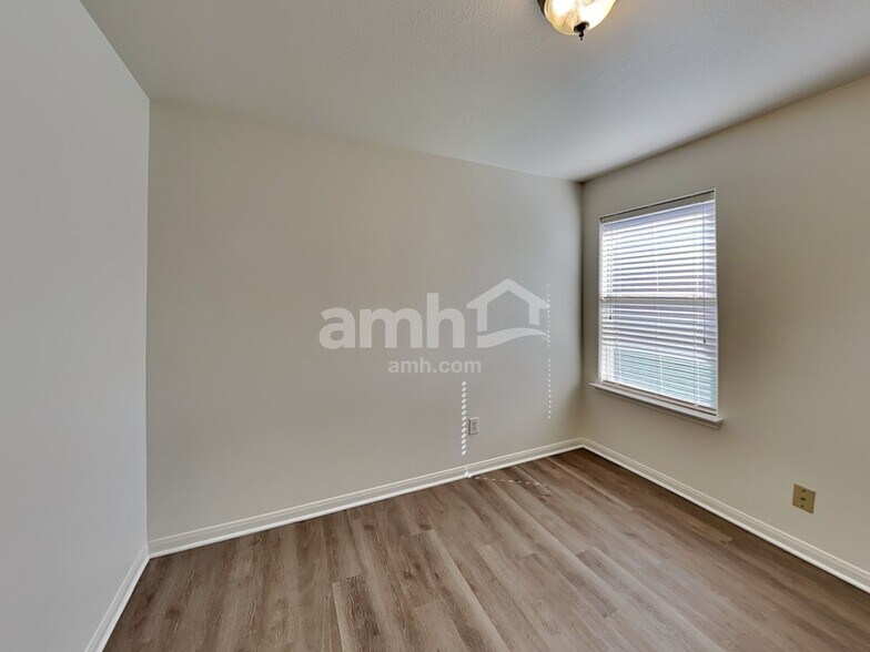 Building Photo - 6823 Manor Terrace Ln