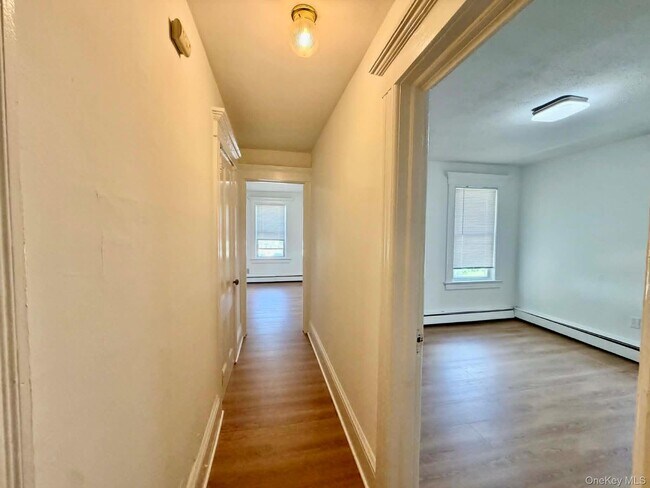 Building Photo - 37 Riverside Dr