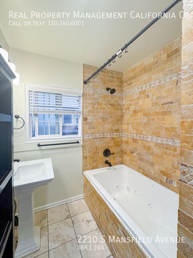 Building Photo - 2210 S Mansfield Ave