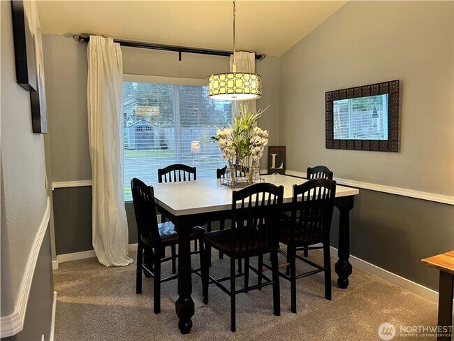 Building Photo - Gorgeous 4 bedroom house in Maple Valley