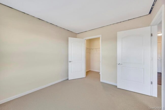 Building Photo - 3 Meadows Ln