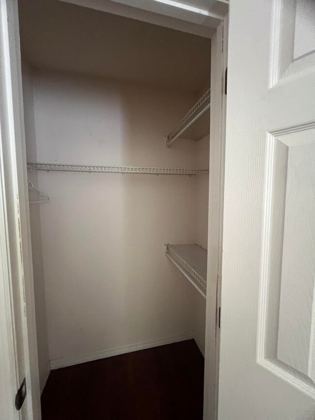 Building Photo - 1851 Abbeyridge Dr