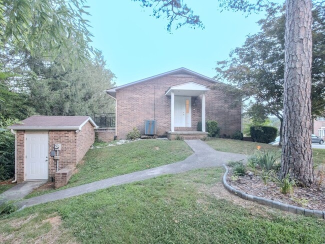 Building Photo - 5-11 11 Estates Dr