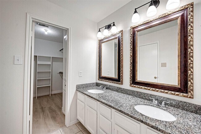 Building Photo - 1112 Bering Dr