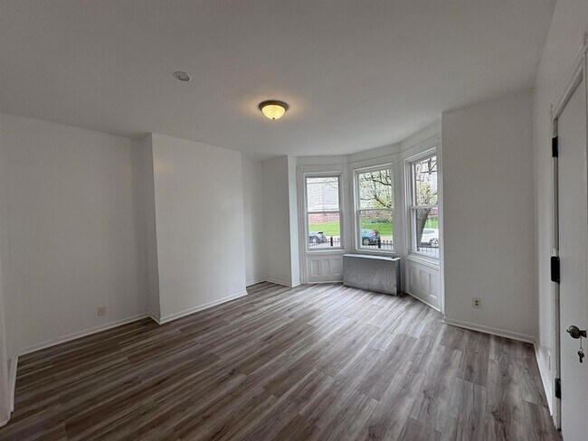 Building Photo - 139 Clifton Ave