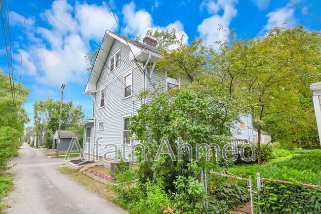 Building Photo - 294 Wyandotte Ave