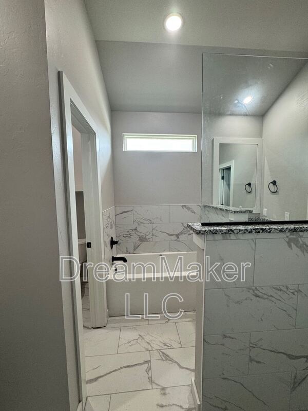 Building Photo - 869 Apple Blossom Wy