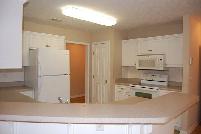 Building Photo - 900 Watsonia Dr
