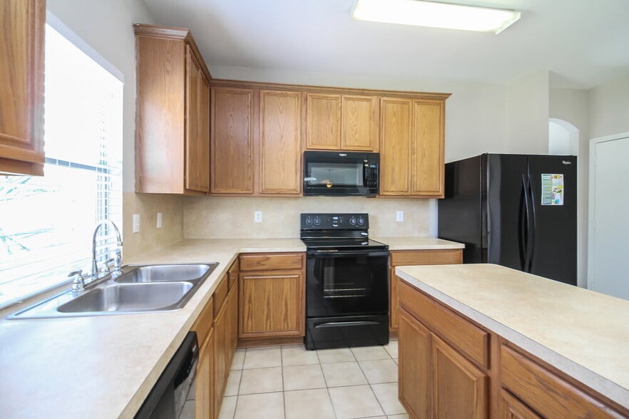 Building Photo - 808 Forest Grove Ln