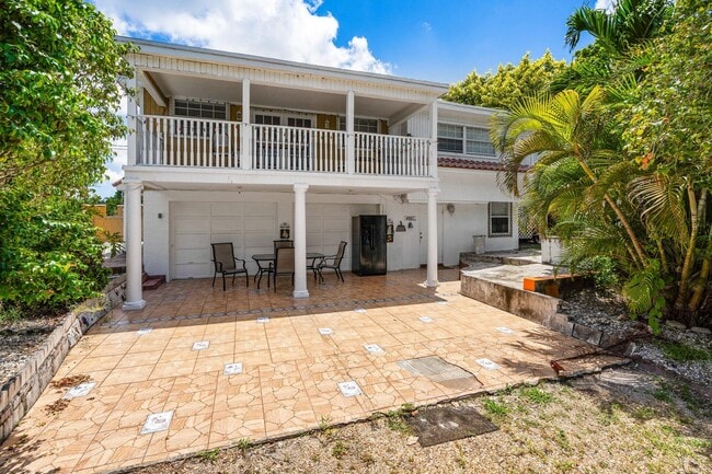Building Photo - 4985 Gulfstream Rd