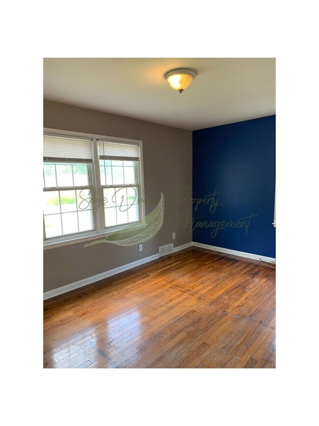 Building Photo - FRESH PAINT THROUGHOUT!!!