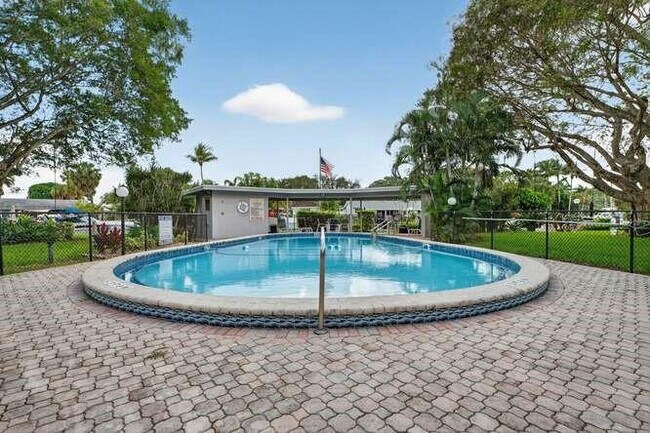 Building Photo - 1200 SW 12th Ave