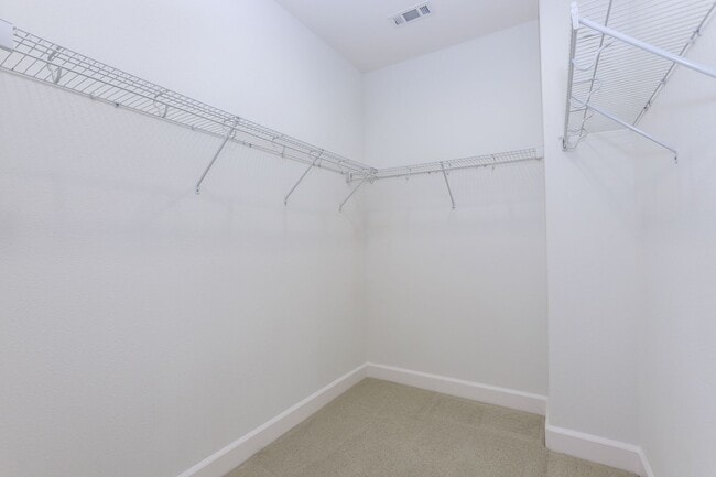 Building Photo - 4 Bed / 3 Bath San Bruno home in highly de...