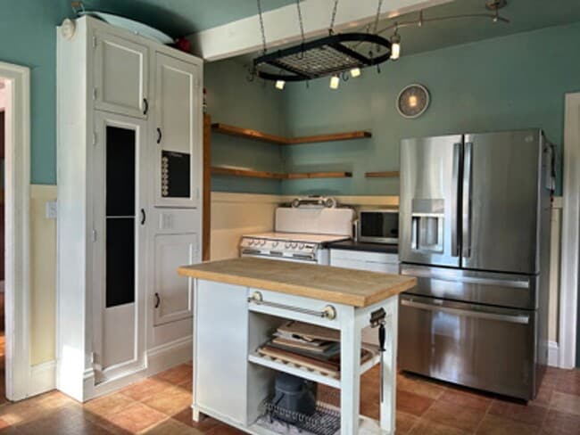 Building Photo - Welcome to this Fully Furnished Crocker Highland Gem!