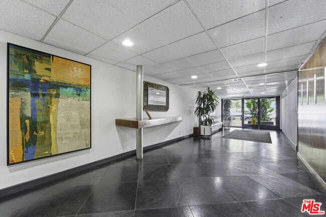 Building Photo - 740 Kings Rd
