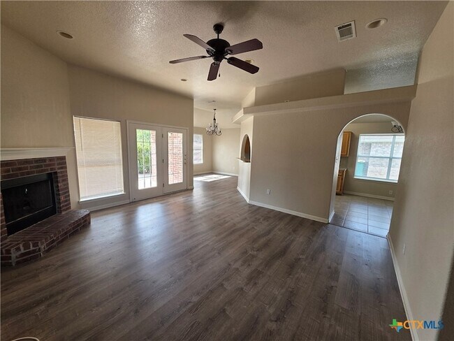 Building Photo - 322 Cedar Ridge Dr