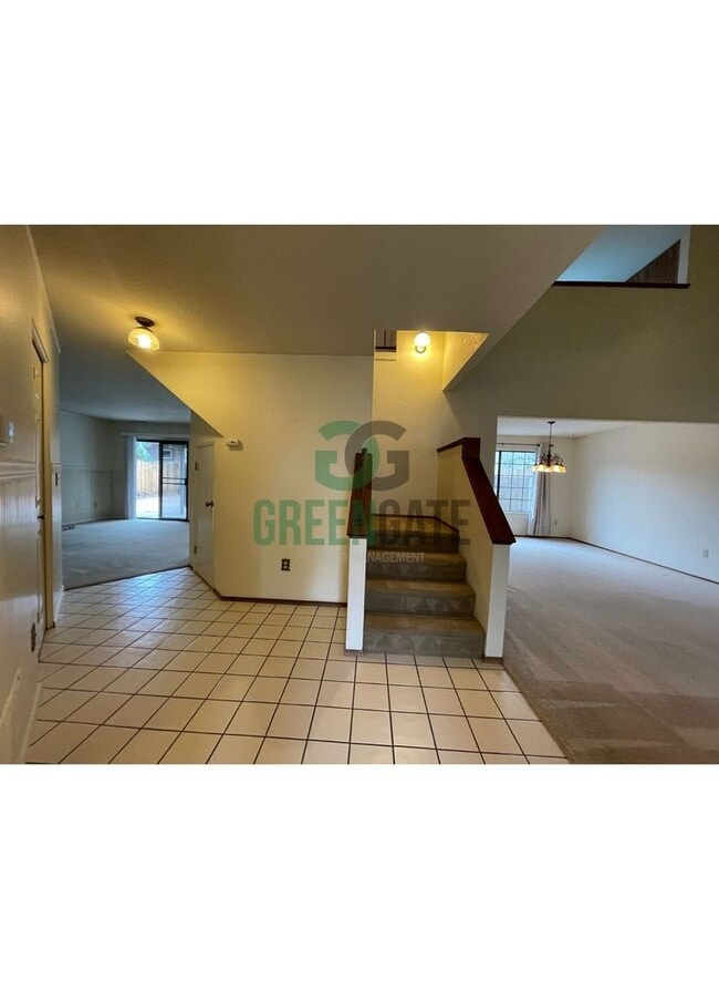 Building Photo - Beautiful 3 bedroom 2.5 Bath home READY NOW in MODESTO!! With POOL!!