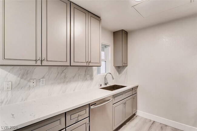 Building Photo - 7255 W Sunset Rd