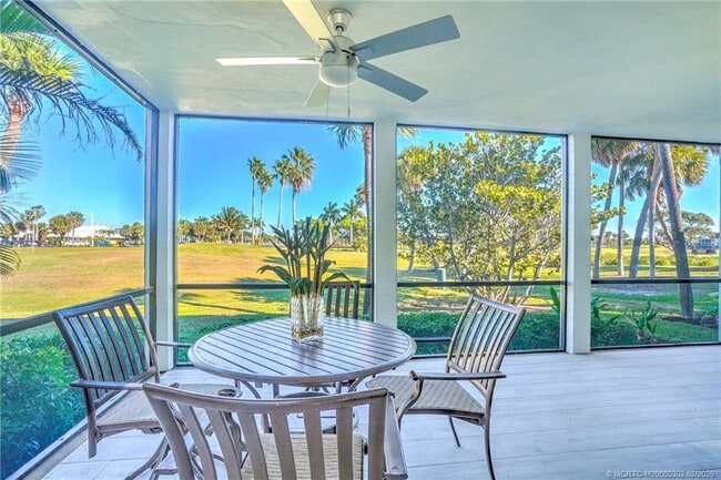 Building Photo - 331 Golfview Cir