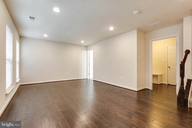 Building Photo - 7048 Foxton Way