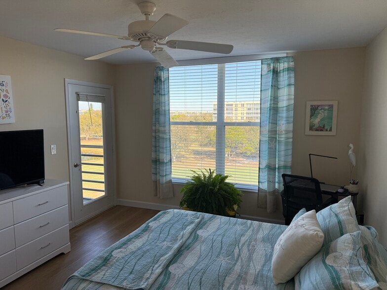 master BR leads to porch - 4550 Pinebrook Cir