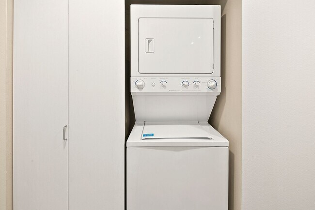 Building Photo - 1Bd/1Ba Seattle Condo