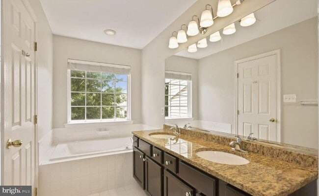 Building Photo - 45556 Lakemont Square