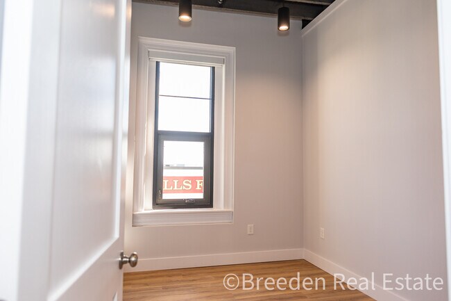 Building Photo - 100 W Union St