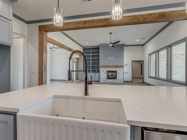 Building Photo - 9332 SW 33rd Pl