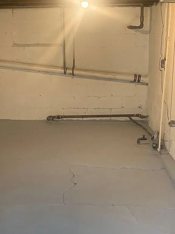 Building Photo - 2230 S 6th St