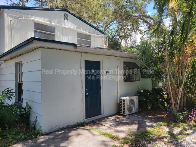 Building Photo - 643 Wisteria Ct