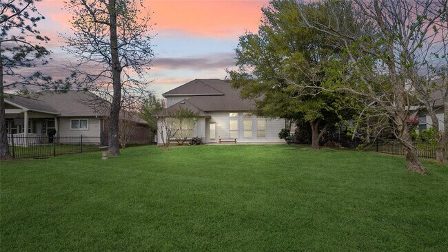 Building Photo - 9219 E Lakeside Dr
