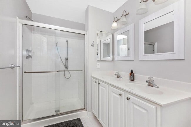 Building Photo - 1742 Trestle St