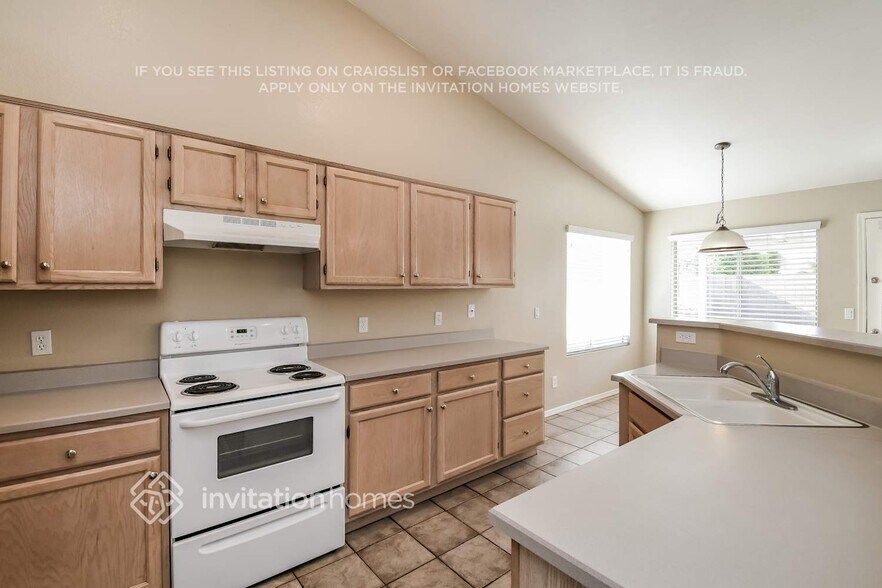 Building Photo - 1162 W Park Ct