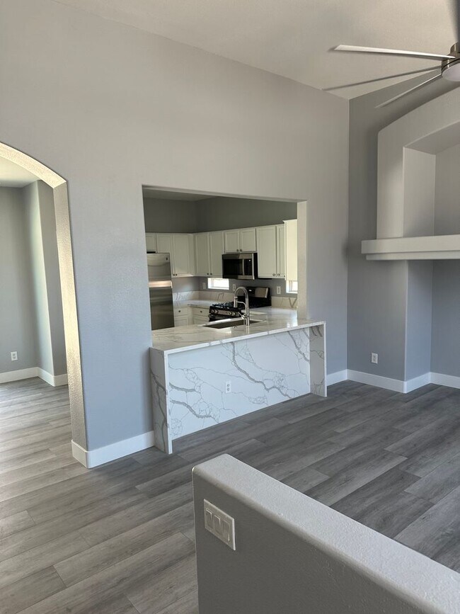 Building Photo - Newly Renovated 4 bedroom, 3 Bath with Pool