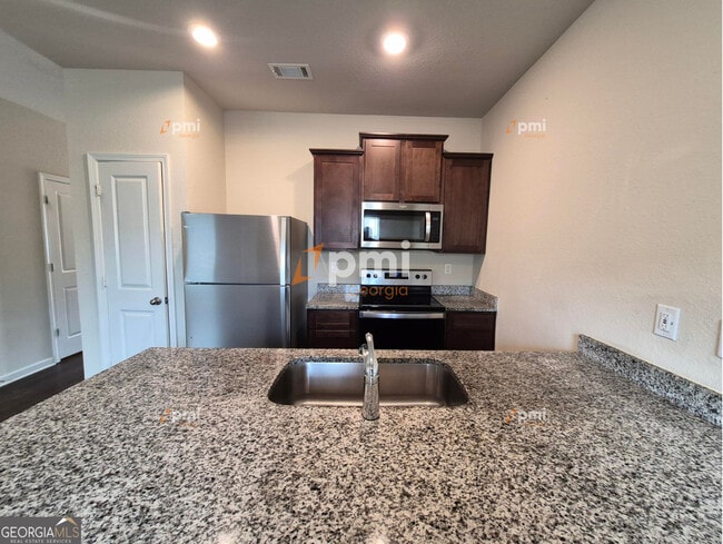 Building Photo - 511 Highwood Ln