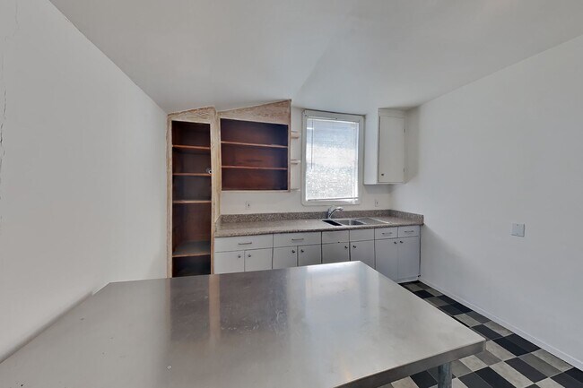 Building Photo - 1716 Marin St
