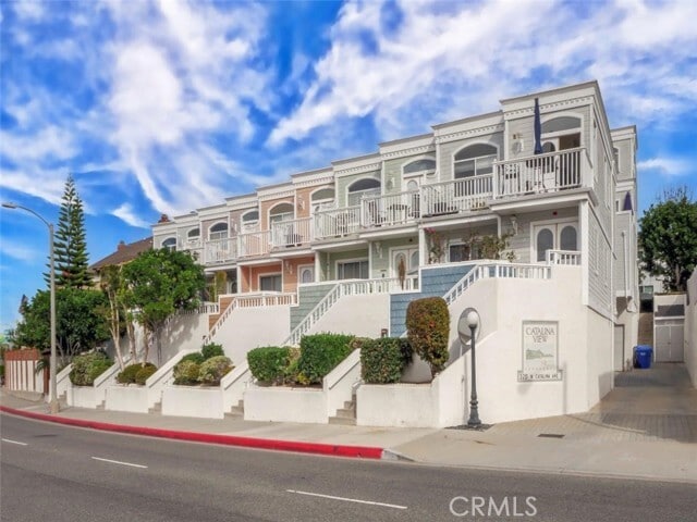 Building Photo - 320 N Catalina Ave