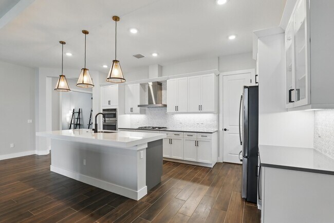 Building Photo - 5366 Santa Rosa Ln