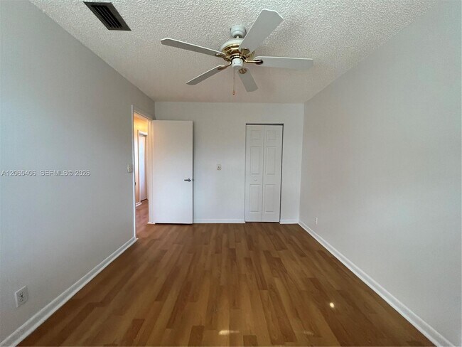 Building Photo - 5170 Tennis Ln