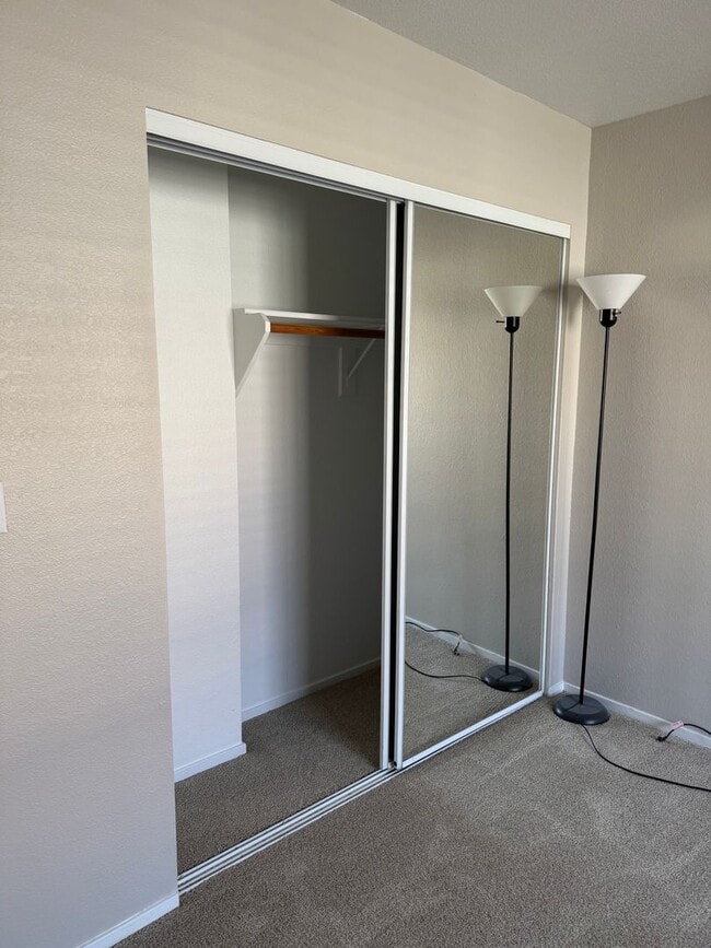 Building Photo - Transformed Townhome