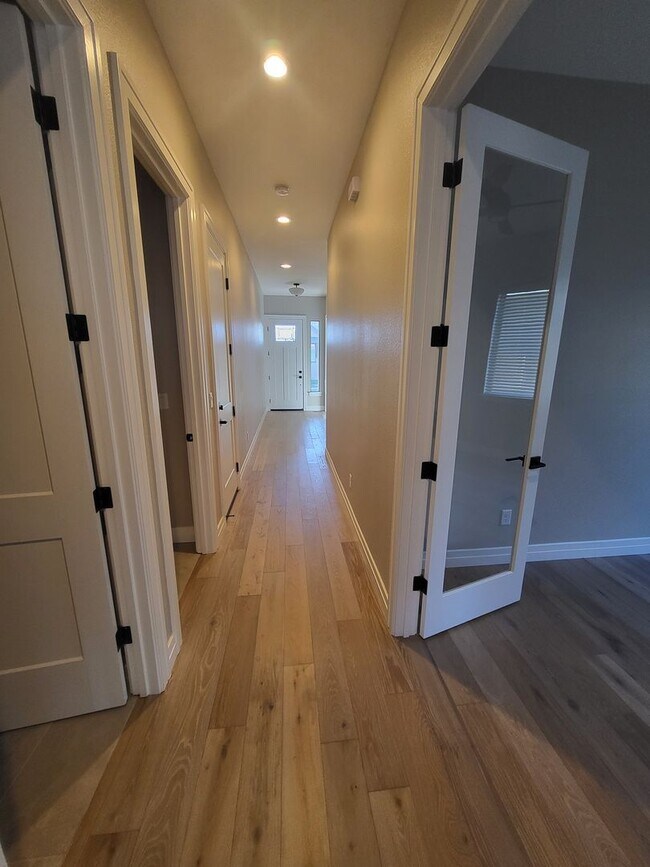 Building Photo - 2932 Cambria Lp