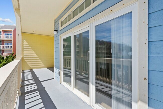 Building Photo - 7820 Seawall Blvd